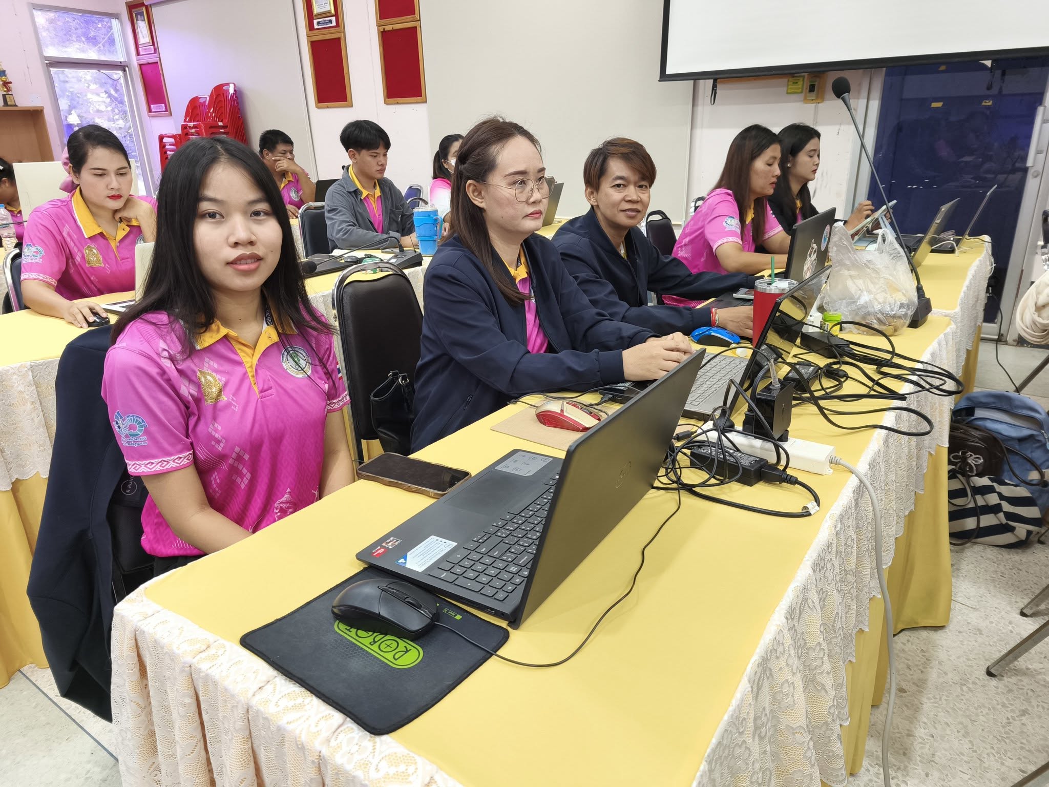 โครงการ พัฒนาบุคลากรจัดทำสื่อนวัตกรรมและเทคโนโลยีเพื่อเพิ่มประสิทธิภาพในการดำเนินงานการส่งเสริมการเรียนรู้ สกร.ระดับอำเภอเดชอุดม